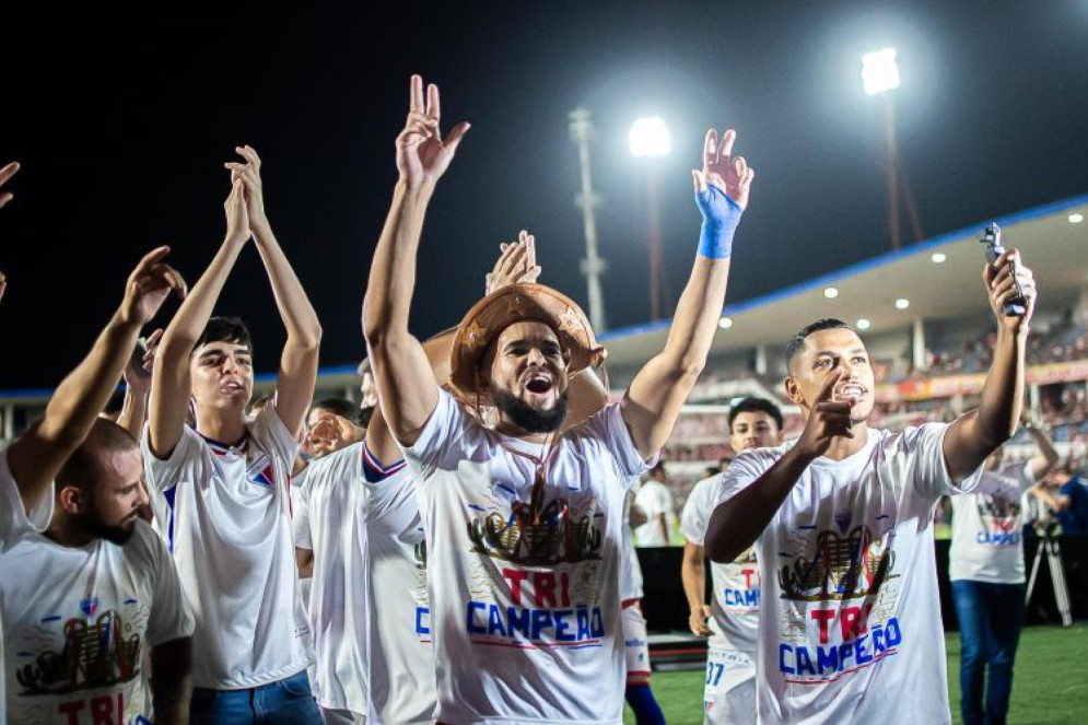 Emo O Fortaleza Bate O Crb Nos P Naltis E Conquista Tri Da Copa