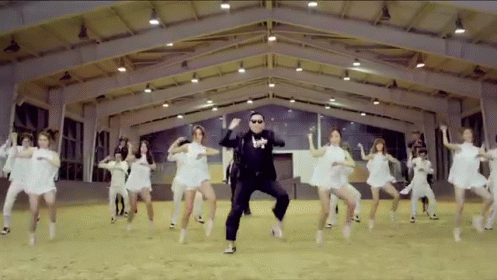 O mais conhecido é o fenômeno do K-Pop, que se intensificou no Brasil especialmente após o Gangnam Style.