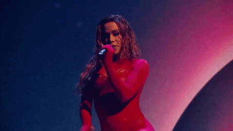 Causador da doença do beijo (pela condição da transmissão), o vírus ataca nariz, faringe e garganta.