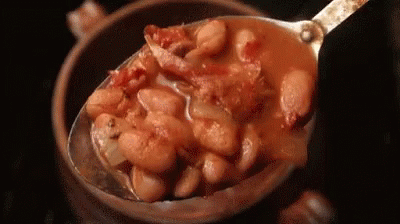 Sempre presente na dieta brasileira, o feijão precisa passar pelo remolho.