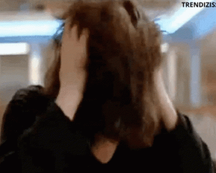 Cabelos compridos devem ficar presos.