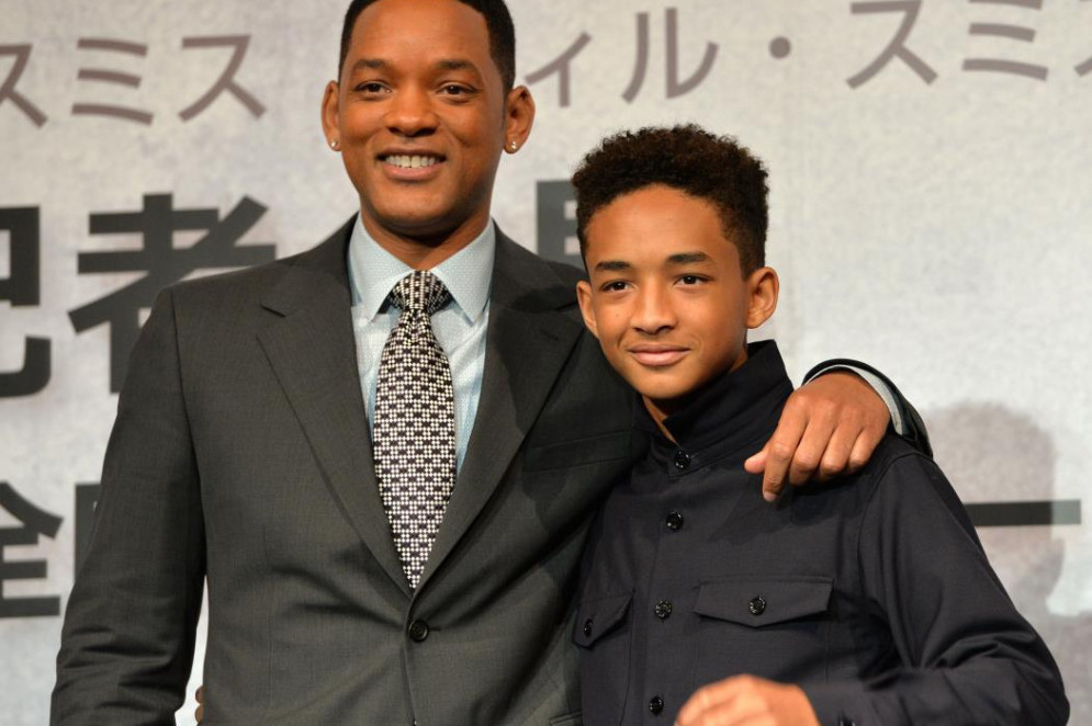 O ator Will Smith (esquerda) e seu filho Jaden Smith (direita) na coletiva de imprensa para promover o lan&ccedil;amento de "Depois da Terra", em 2013(Foto: YOSHIKAZU TSUNO / AFP)