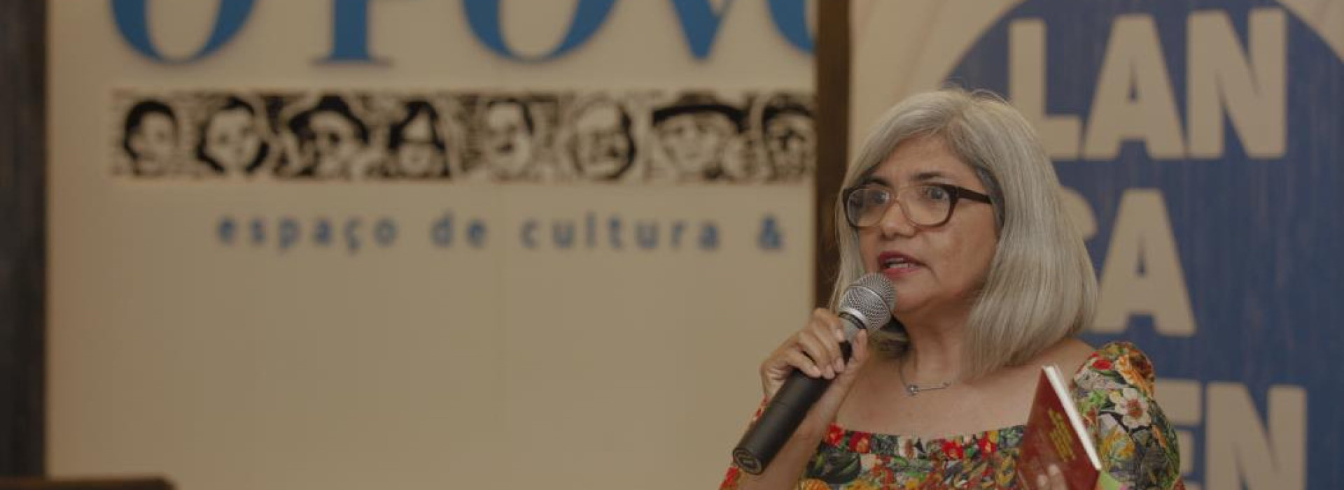 Jornalista Regina Ribeiro em uma das atividades que desenvolveu no Grupo O POVO (Foto: JÚLIO CAESAR)