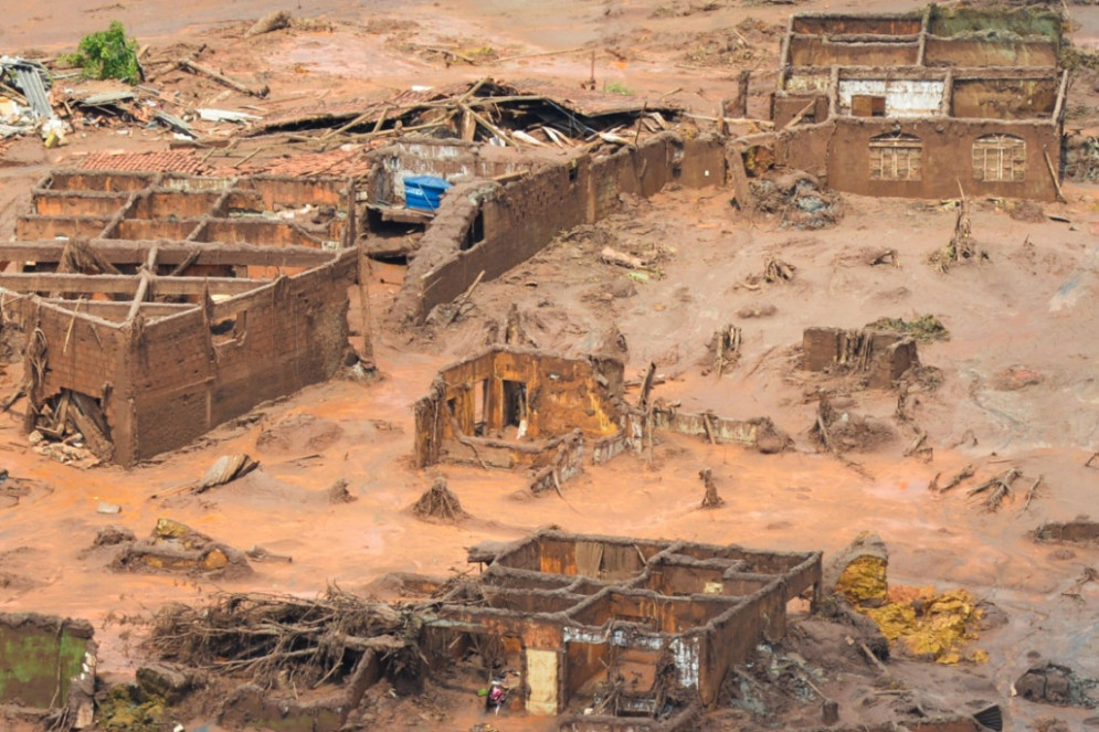 Área afetada pelo rompimento de barragem no distrito de Bento Rodrigues, zona rural de Mariana, em Minas Gerais(Foto:  Antonio Cruz/Agência Brasil)