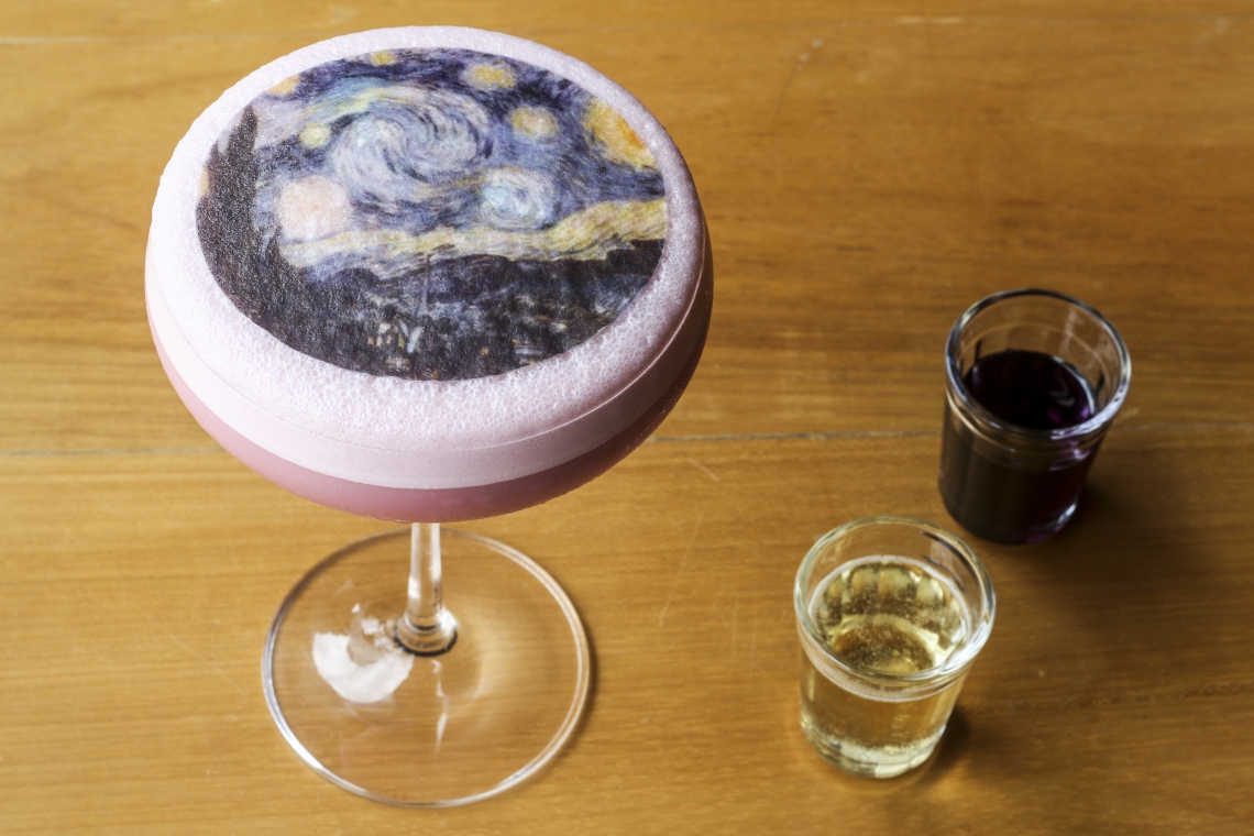 FORTALEZA, CE, BRASIL,  22-07-2019: Bento Mattos, barman, prepara um drink exclusivo para o Vida & Arte no Coktelitas House Of Drinks. (Foto: Alex Gomes/O Povo) (Foto: Alex Gomes/Especial para O POVO)