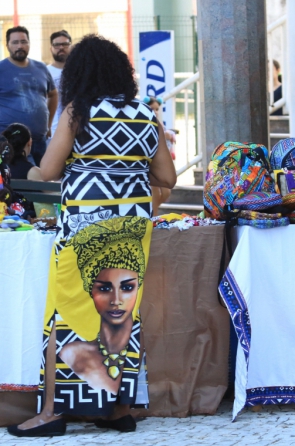 Feirinha de empreendedorismo, dia da mulher afro-latino. Dragão do Mar.   (Fotos: Fabio Lima/O POVO)