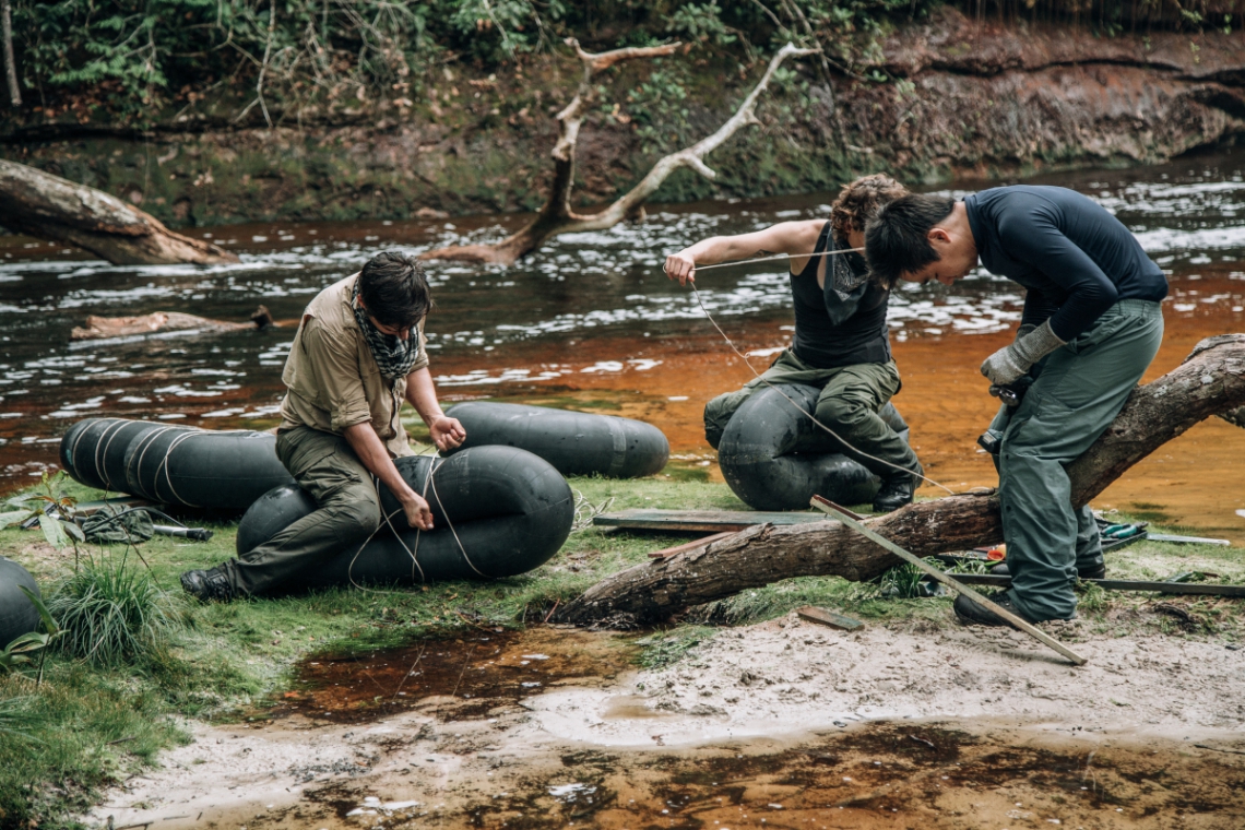 Os brasileiros Gabriella Caldeira e Guilherme Ikeda, e o mexicano Carlos Fabila são jovens engenheiros selecionados para atuar no programa, apresentado por Gusta Stockler (acima) (Foto: FOTOS DIVULGAÇÃO/NATGEO)