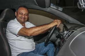 Aldrin Rodrigues é motorista de aplicativo e consegue manter sua família com a renda adquirida 