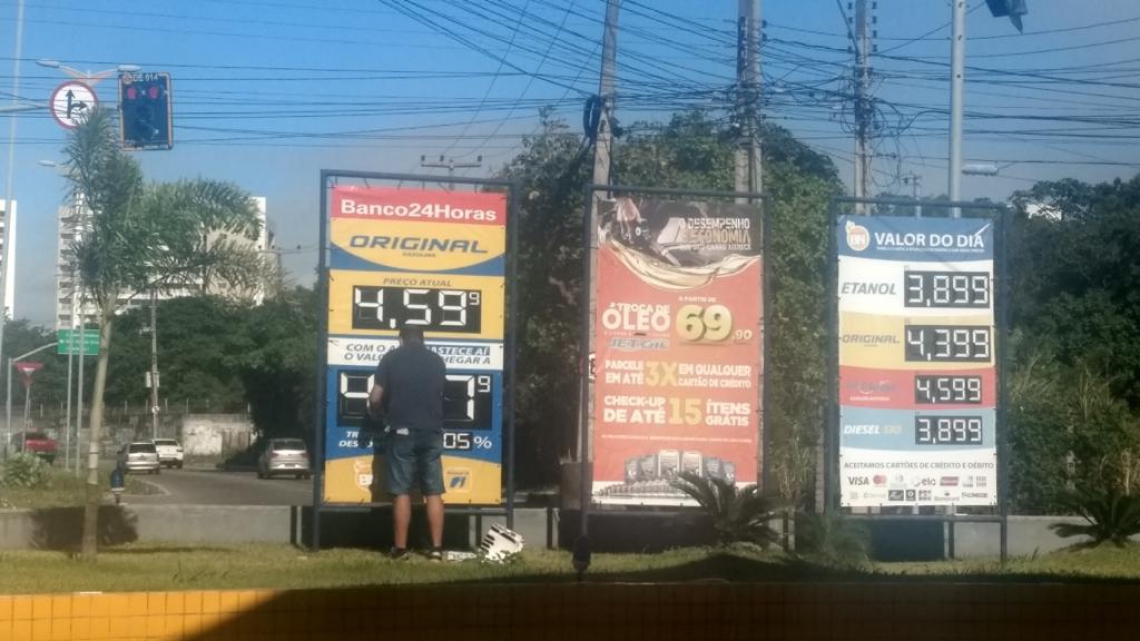 Preço Da Gasolina Aumenta E Chega A Custar R 460 Em Fortaleza Dom Opovo 