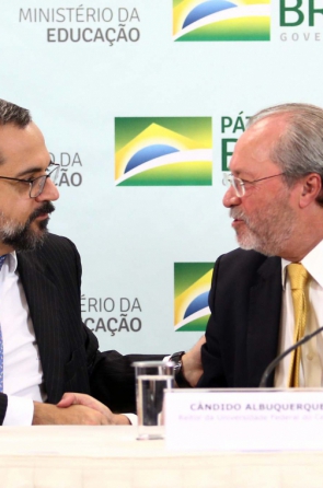 Cândido Albuquerque, ao lado do ministro Abraham Weintraub (esquerda), defendeu o projeto Fut...