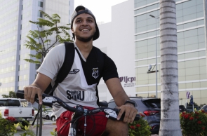 Foto: Vitor Gabriel trocou o ônibus pela bicicleta Vitor Gabriel trocou o ônibus pela bicicleta