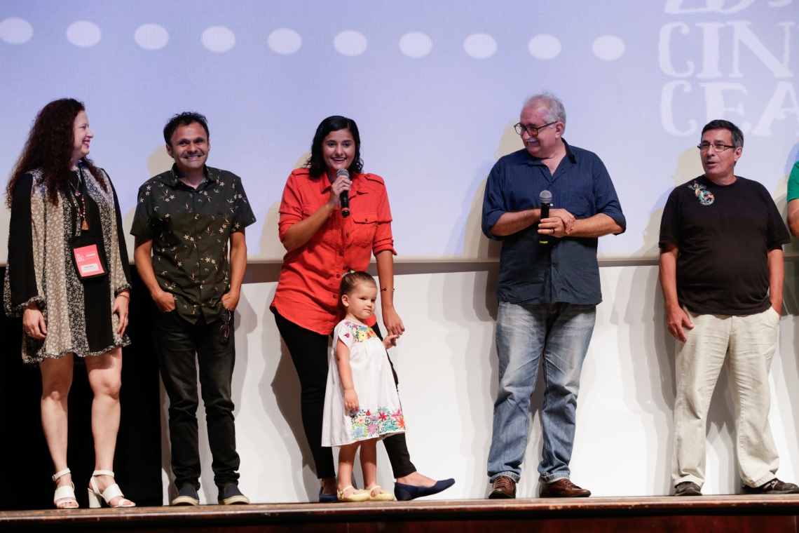 ￼ Bárbara Cariry, produtora, e Rosemberg Cariry, diretor (ao centro), apresentam o longa cearense Notícias do Fim do Mundo no Cine Ceará (Foto: Rogerio Resende / divulgação)