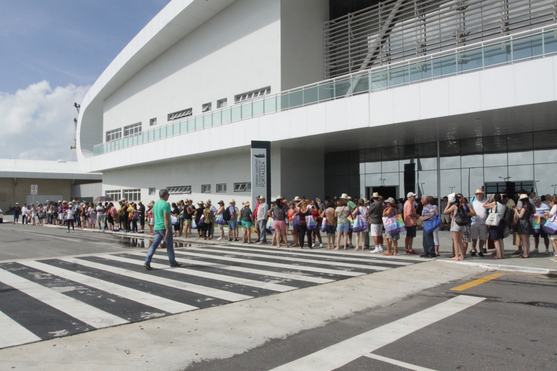 ￼TEMPORADA DE CRUZEIROS 2018/2019, encerrada em abril, trouxe a Fortaleza sete embarcações com capacidade 
para 14 mil passageiros (Foto: MAURI MELO)