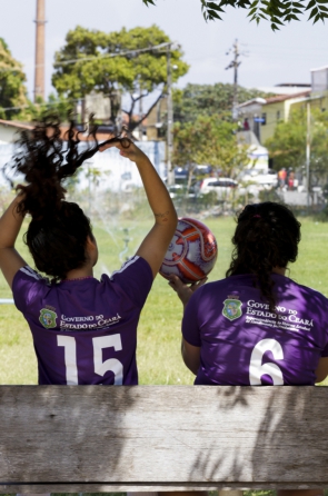 FORTALEZA,CE,BRASIL,27.08.2019: Parceria entre o clube Tiradentes e Centro Educacional Aldaci Barbosa, levam treino de futebol para meninas adolescentes que cumprem pena. (fotos: Tatiana Fortes/ O POVO) (Foto: Tatiana Fortes)