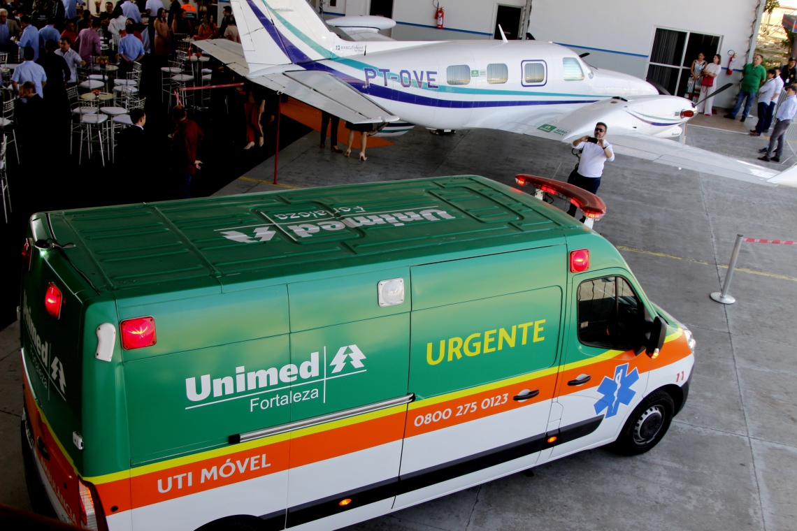 Inauguração da Unimed Aeromédica, base no hangar solar do Aeroporto Internacional Pinto Martins, em Fortaleza (CE), que vai oferecer transferências aéreas de urgência (quando o local em que o paciente se encontra não possuir recursos para o tratamento adequado), repatriamento (retorno ao local de domicílio) e transporte neonatal. (Foto: divulgação)