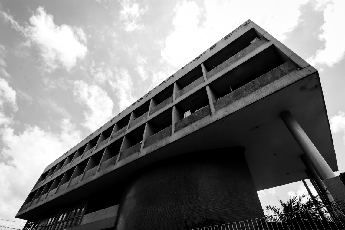 Arquitetura moderna em Fortaleza: Residência Universitária da UFC (anos 1960), no Benfica, reproduzida do livro Breve História da Arquitetura Cearense (EDR)(Foto: Arlindo Barreto )