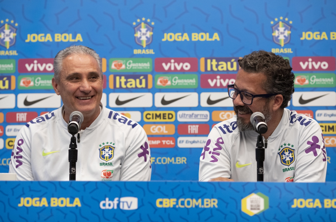 ￼Técnico Tite, ao lado do auxiliar Cleber Xavier (Foto: Lucas Figueiredo / CBF)