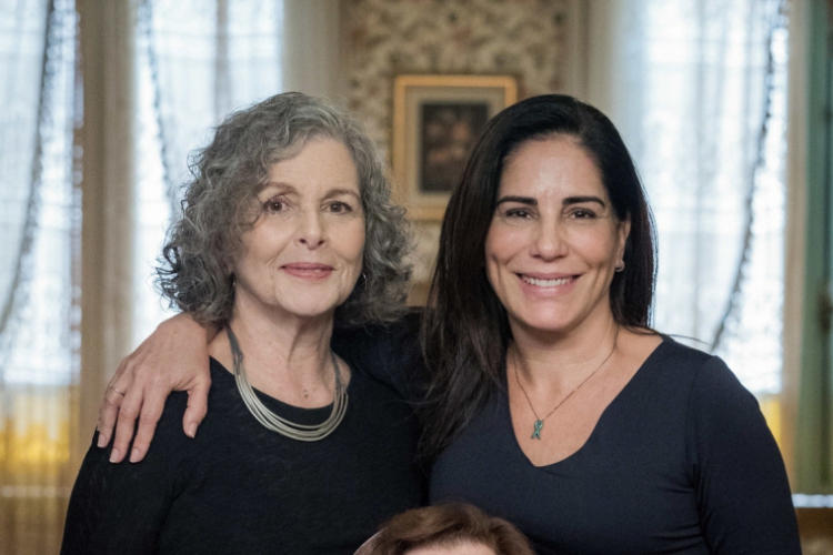 Irene Ravache, Nicette Bruno e Gloria Pires, na casa da Lola (Gloria Pires), de ‘Éramos Seis’ (Foto: divulgação Globo)
