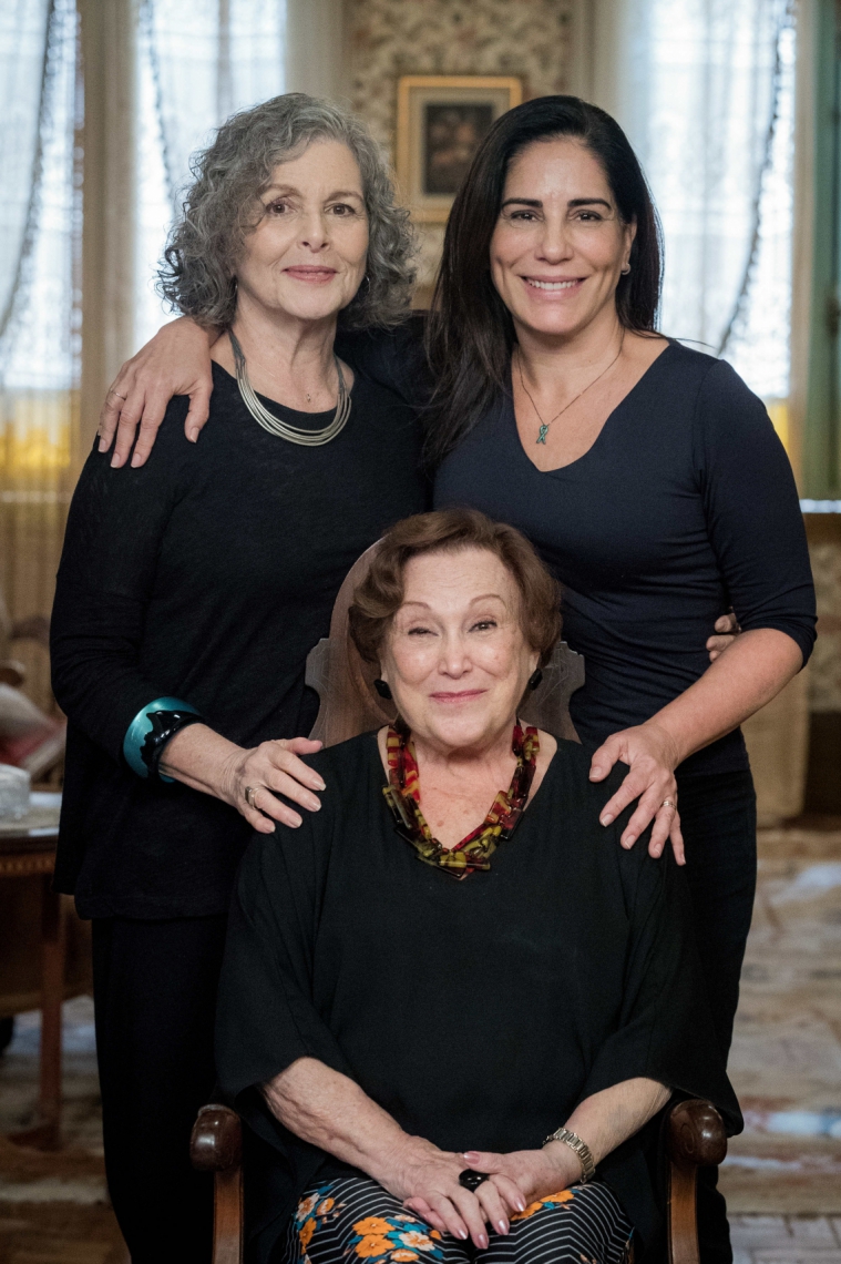 Foto: divulgação Globo Irene Ravache, Nicette Bruno e Gloria Pires, na casa da Lola (Gloria Pires), de ‘Éramos Seis’