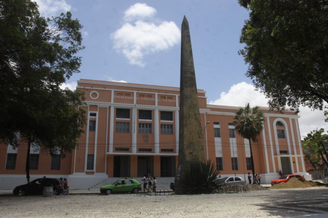 Fachada da Faculdade de Direito da Universidade Federal do Ceará (UFC), entre as melhores do País (Foto: Mauri Melo/O POVO)