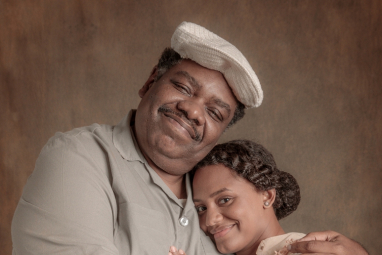 Lucélia ( Jessíca Ellen ) e Domingos (Serjão Loroza) (Foto: Globo / Paulo Belote)