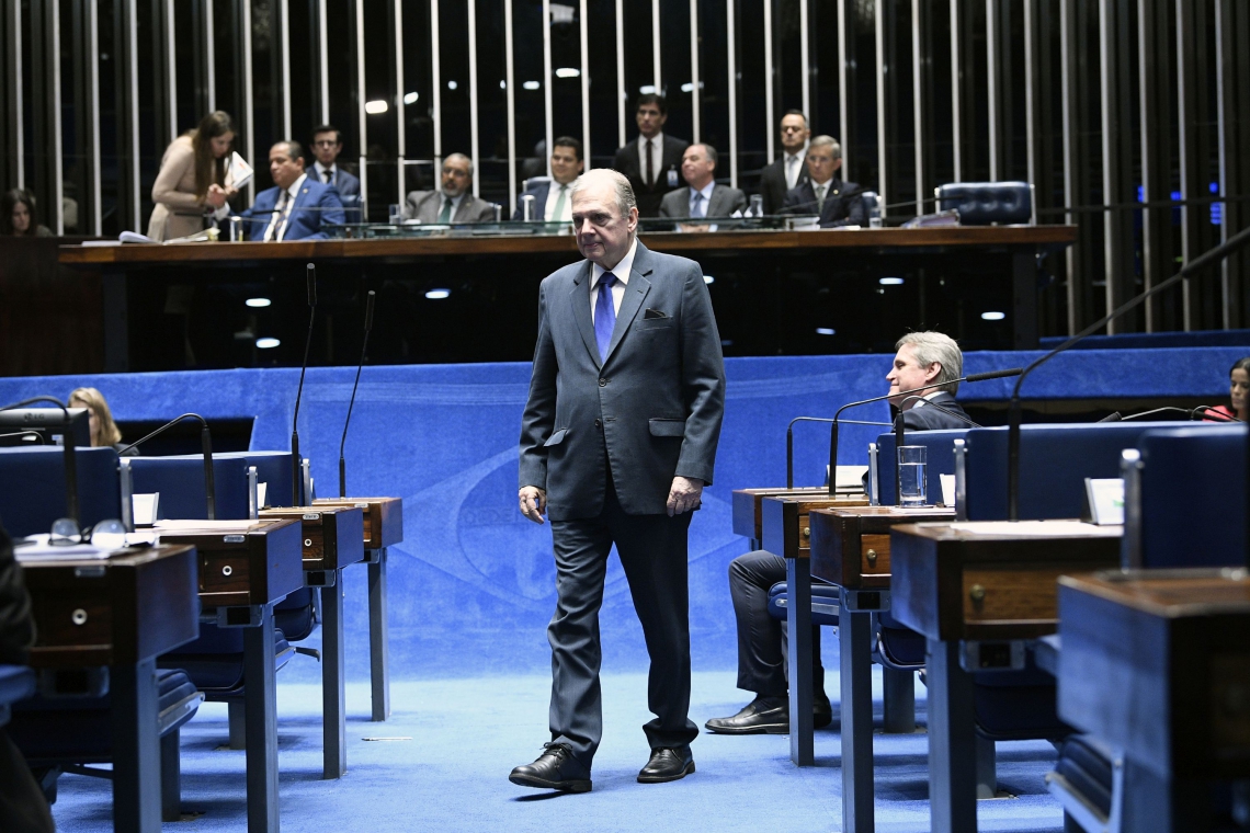 Plenário do Senado Federal durante sessão deliberativa extraordinária para votar destaque à PEC 6/2019, que altera as regras para aposentadoria. Ordem do dia...Participam:.senador Eduardo Gomes (MDB-TO);.senador Paulo Paim (PT-RS); .presidente do Senado Federal, senador Davi Alcolumbre (DEM-AP); .senador Fernando Bezerra Coelho (MDB-PE)...Em destaque, à bancada, senador Tasso Jereissati (PSDB-CE)...Foto: Pedro França/Agência Senado