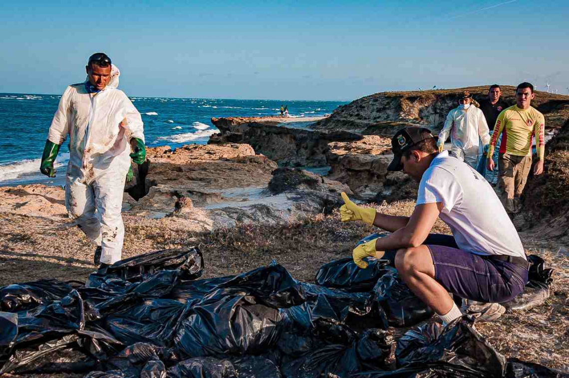 Mutirão faz limpeza em praias de Fortim (Foto: João Paulo Lima / Especial para O POVO)