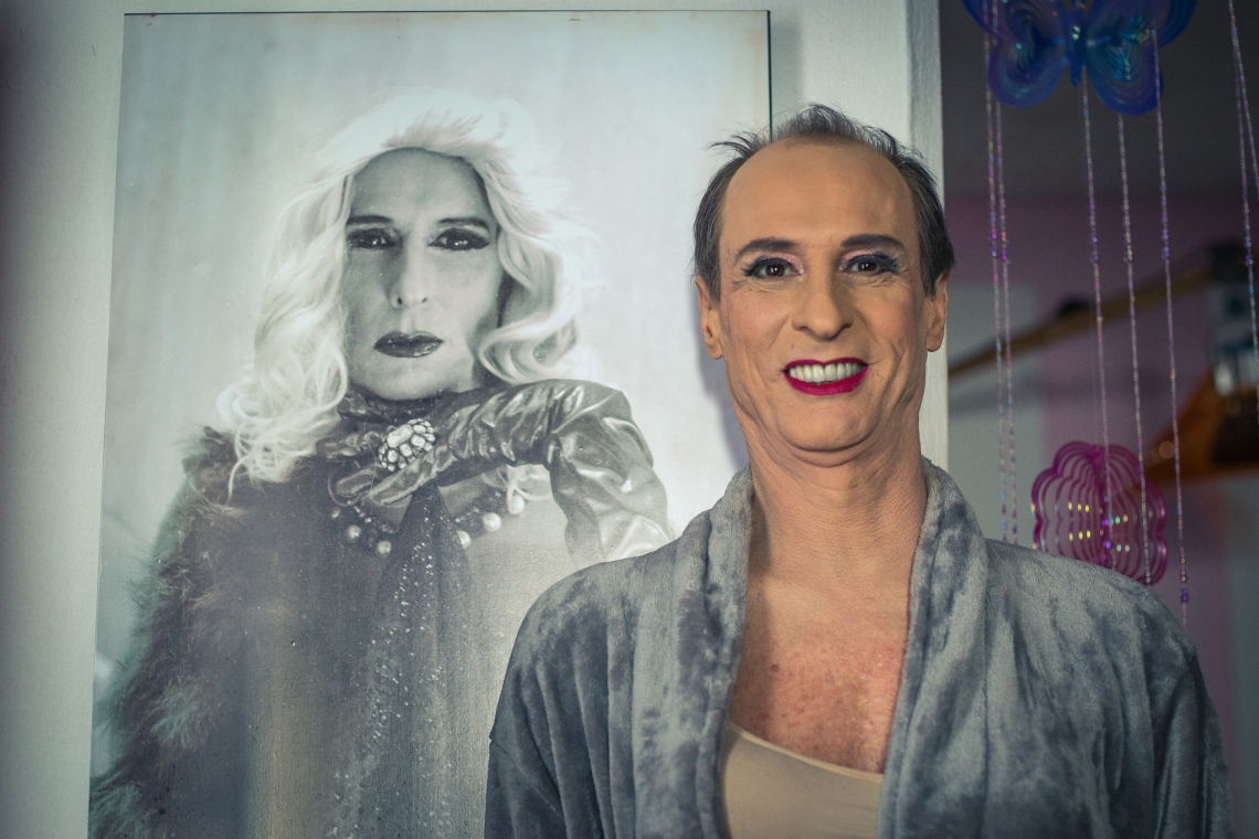 O ator Aramis Trindade interpreta a travesti Isadora em Bate Coração
 (Foto: fotos Jarrod Bryant/ Divulgação)