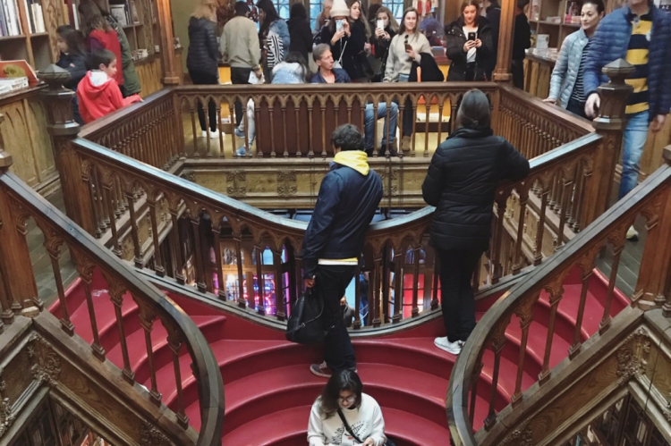 Lello, Portugal (foto: Isabella Rabelo/Especial para O POVO)