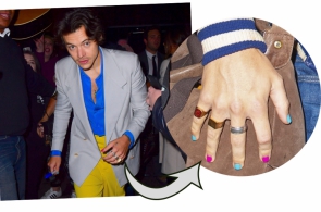 Harry Styles surge de unhas coloridas
