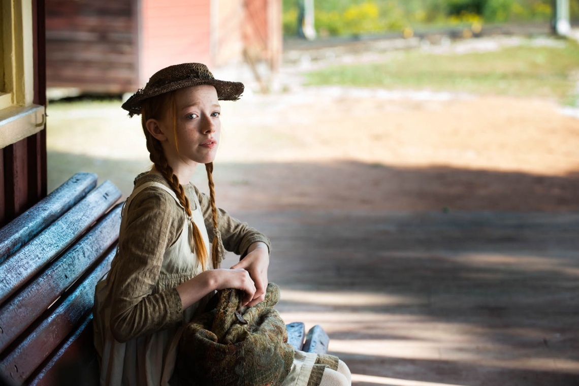 A ATRIZ Amybeth Mcnulty dá vida à Anne. A série terá sua terceira e última temporada em janeiro de 2020
 (Foto: Caitlin Cronenberg/ Divulgação)