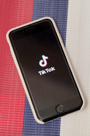 O brasileiro gasta, em m&eacute;dia, 9 horas e 32 minutos por dia conectado, a segunda maior m&eacute;dia mundial(Foto: Beatriz Boblitz)