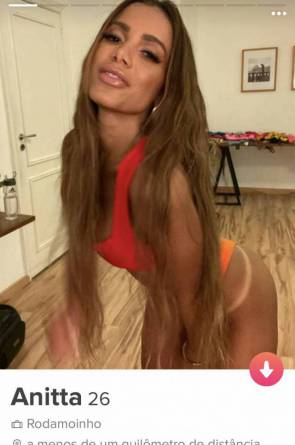 Anitta cadastrou seu perfil no Tinder para conhecer possíveis matchs durante seus show no carnaval