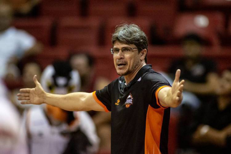 Dannyel Russo, técnico do Basquete Cearense