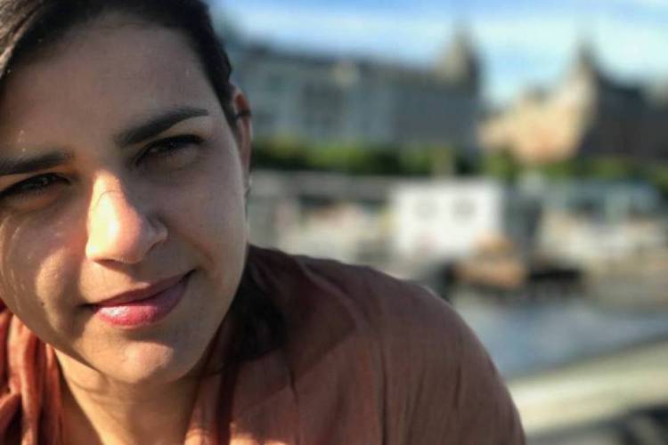 Foto: Helena Martins aborda desde a construção de hegemonia na comunicação à desinformação e crescimento da vigilância por meio das redes sociais