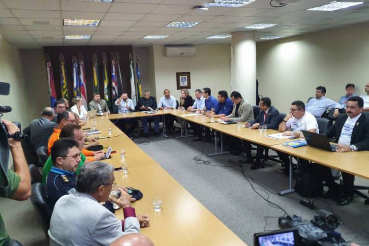 Primeira reunião entre representantes da categoria, Governo do Ceará e deputados termina sem acordo. 