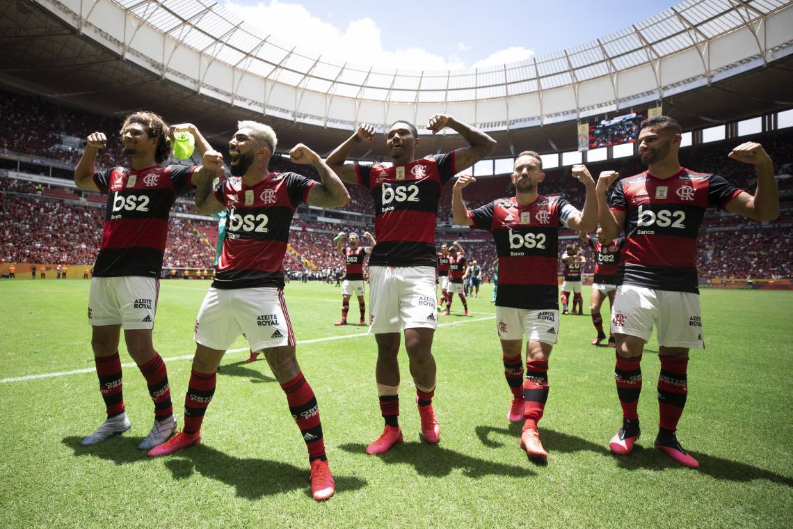 ￼Jogadores do Flamengo imitam a pose de Gabriel Barbosa, o Gabigol, ao comemorar um gol (Foto: Lucas Figueiredo / CBF)
