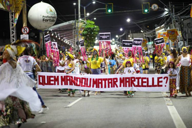Ala em memória de Marielle Franco no Maracatu Nação Fortaleza(foto: Fernanda Siebra / Secultfor)