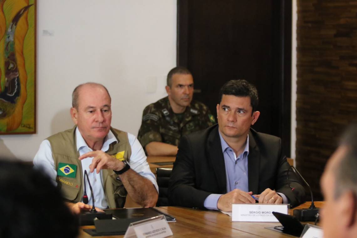 Mais cedo, os ministros Sergio Moro e Fernando Azevedo sobrevoaram a Região Metropolitana de Fortaleza na manhã desta segunda-feira, 24 (Foto: Fábio Lima/O POVO)