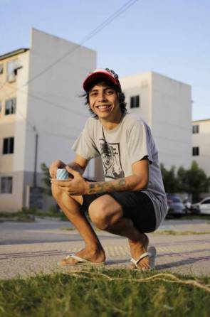 Leo Suricate co-dirigiu clipes do BaianaSystem, como "Cabeça de Papel remix Tropkillaz" e "Catraca"(Foto: AURÉLIO ALVES)