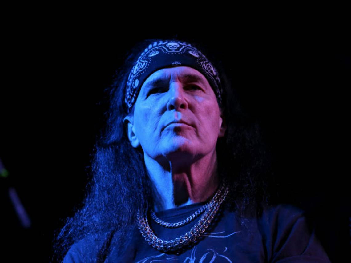 Com 66 anos de idade, Dave Evans sobe ao palco do Hard Rock Cafe Fortaleza, no shopping RioMar, para interpretar canções como Can I Sit Next To You Girl e Baby Please Don't Go (Foto: Divulgação)