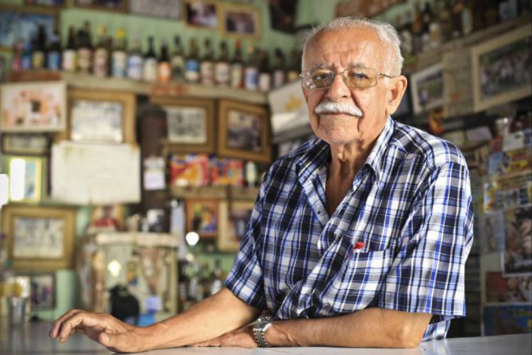 Chico de Sinésio é dono do mais tradicional bar de Brejo Santo(Foto: FABIO LIMA)