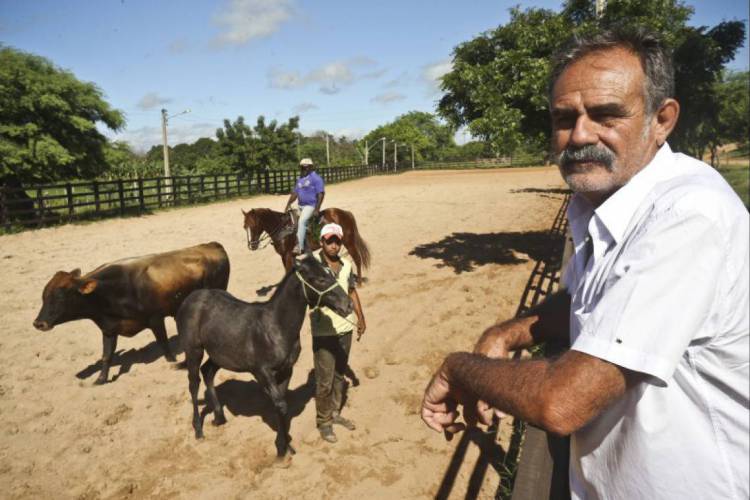 Dedé de Leopoldo é famoso em Mauriti pelas vaquejadas(Foto: FABIO LIMA)