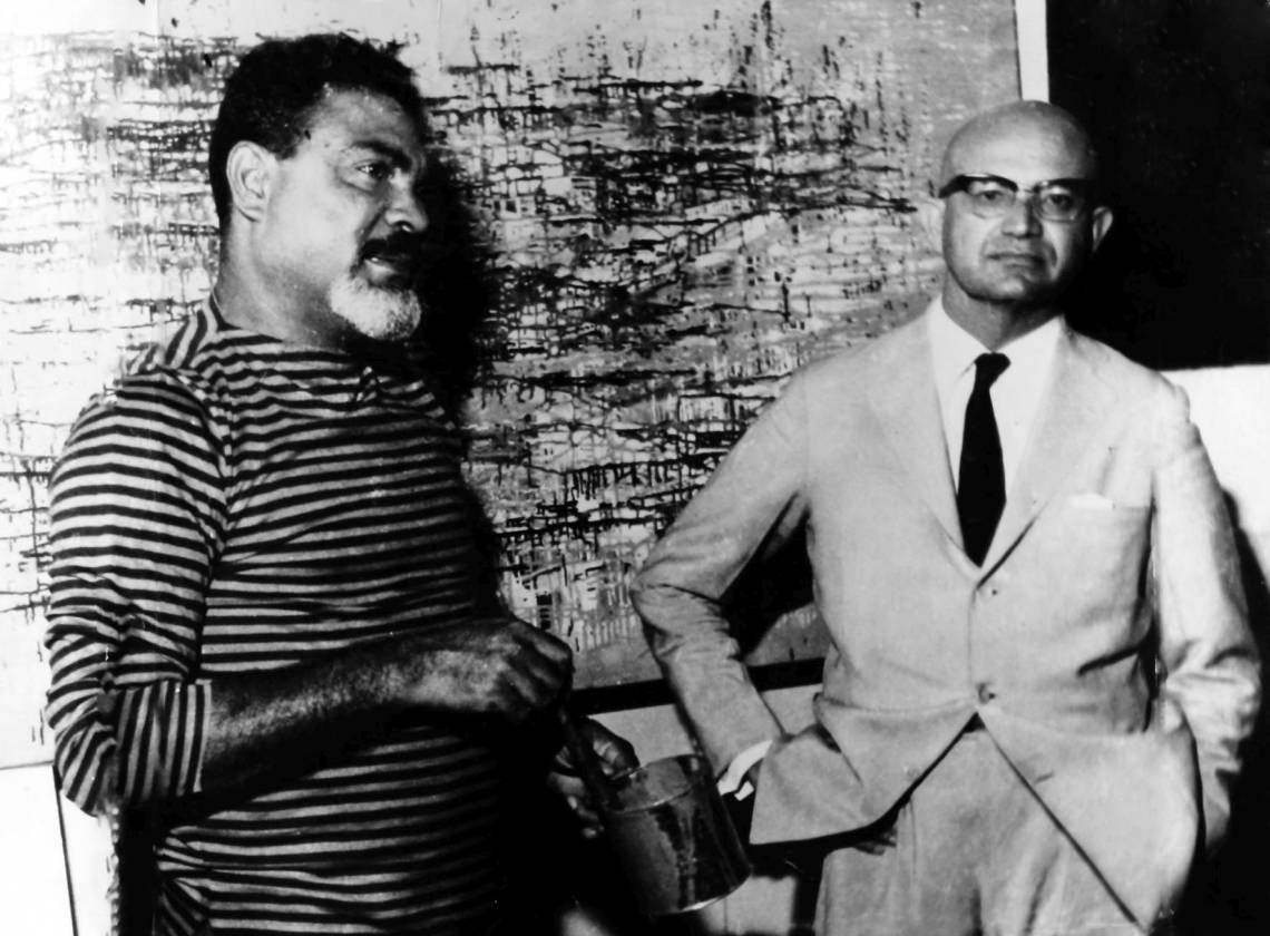 O pintor Antônio Bandeira (e) e os escritor Milton Dias, em foto publicada em 1963