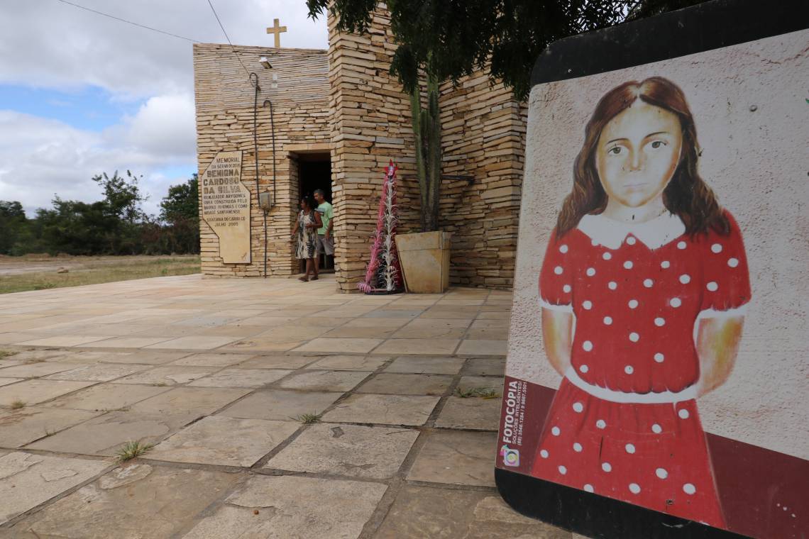 A história da Menina Benigna se passa há 80 anos, no pequeno distrito de Inhumas, em Santana do Cariri (CE).