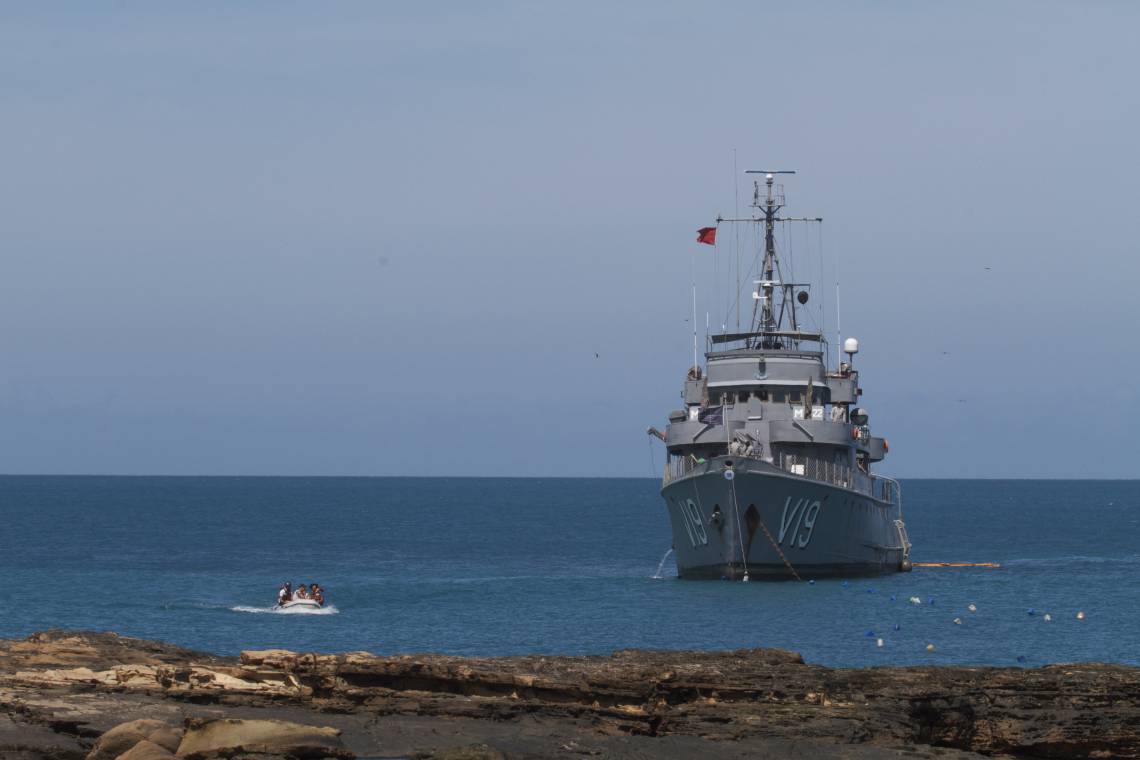Corveta Caboclo, navio da Marinha do Brasil, na Ilha da Trindade, no Espírito Santo. (Foto: Demitri Túlio/Acervo Pessoal)(Foto: Demitri Túlio)