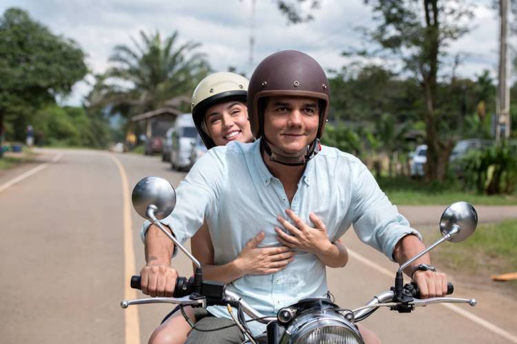 Ana de Armas e Wagner Moura em cena do filme ENTITY_quot_ENTITYSergioENTITY_quot_ENTITY