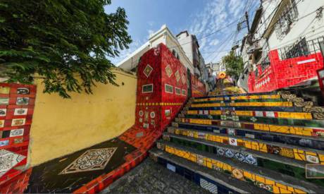 A Escadaria Selarón, no Rio de Janeiro, é assinada pelo artista chileno radicado no Brasil, Jorge Selarón