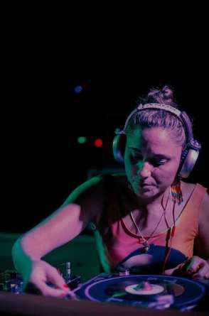 Indira Marley é membro do coletivo de DJs Rebel Women