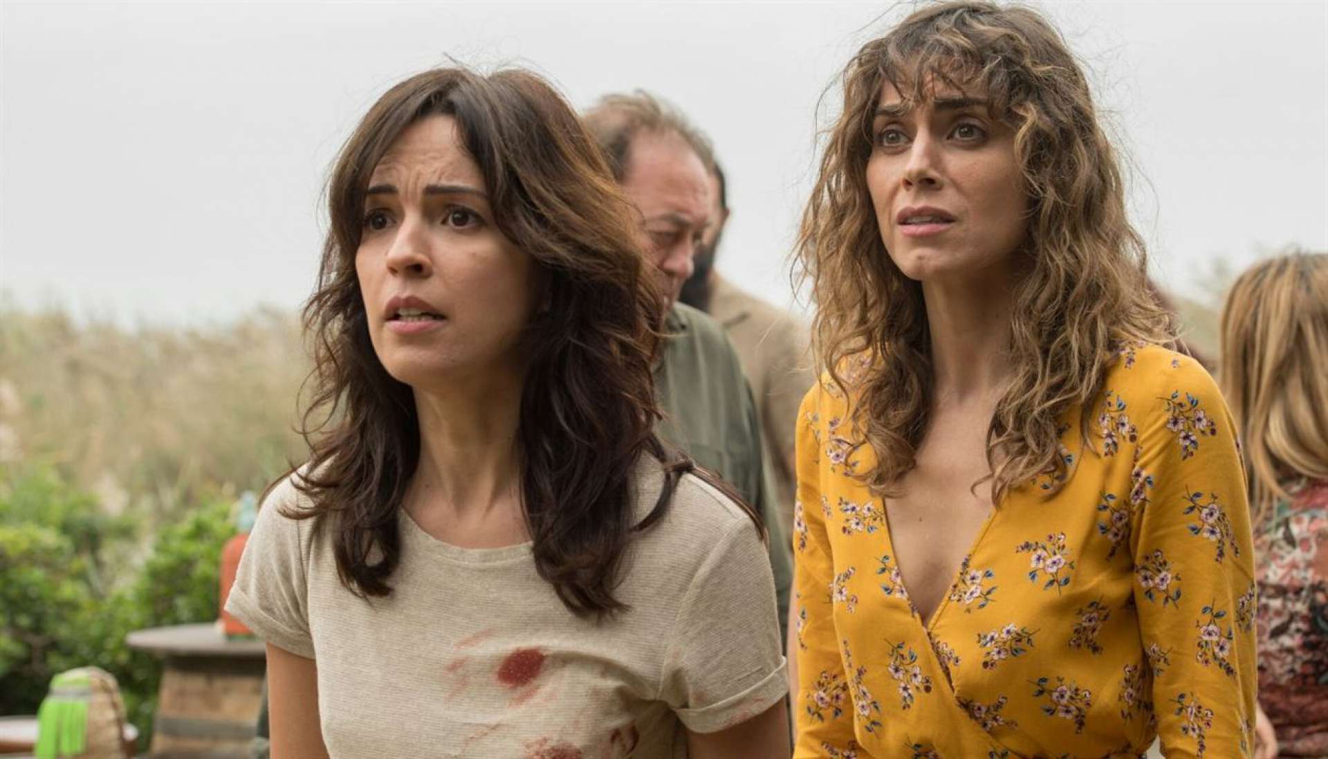 Irene Arcos e Verónica Sánchez dividem o amor de Óscar, vivido por Álvaro Morte
 (Foto: Divulgação)
